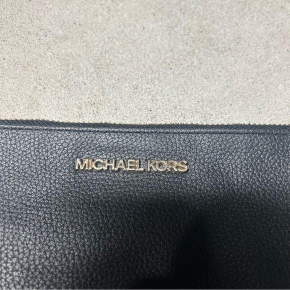 MICHAEL KORS Jet Set Black Large Zip Logo Pouch Clutch Luxury Pebbled Leather - Picture 2 of 10